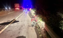 Kontrolden Çıkan Motosiklet Refüje Çarptı: Sürücü Ağır Yaralandı