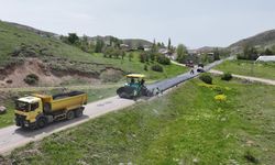 Sivas'ta Köy Yolları Sıcak Asfaltla Yenileniyor: 215 Milyon TL’lik Yatırım