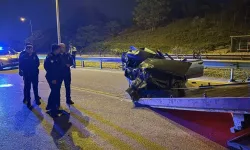 Bursa'da TIR'a Çarpan Otomobil Hurdaya Döndü: Sürücü Ağır Yaralandı