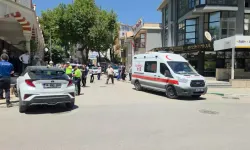 Bursa’da Otomobil Kaldırıma Çıktı: 2 Yaya Yaralandı