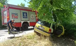 Kocaeli Kandıra’da Otomobil Ağaca Çarptı: Yaşlı Kadın Hayatını Kaybetti, Eşi Yaralı