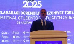 Bakan Ersoy'dan Türkiye Mezunlarına Mesaj: “Dünyanın Her Yerinde Sıcak Bir Tebessümle Karşılanacaksınız”