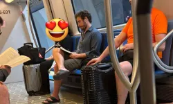Cem Yiğit Üzümoğlu halkla iç içe: Metrodaki görüntüsü dikkat çekti
