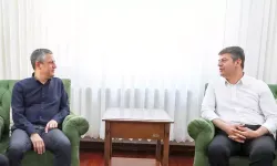 Ev Hapsindeki Belediye Başkanına Ziyaret: Özgür Özel'den Tutdere'ye Destek Mesajı