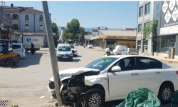 Bursa İnegöl'de Kaza: Otomobil Sürücüsü Yaralandı