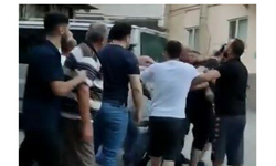 Bursa'da Dehşete Düşüren Kavga: Kalabalığın Ortasında Tekme Tokat Darp Ettiler!