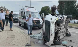 Bursa'da Korkunç Kaza: Hafif Ticari Araç Takla Atarak Karşı Şeride Geçti!