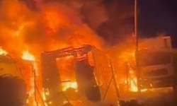 Bursa'da Korkutan Yangın: 4 Araç Alev Alev Yandı, Ortalık Savaş Alanına Döndü