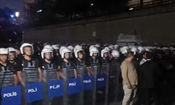 CHP İstanbul İl Binası Önünde "Yasaklı Toplanma" Gerginliği