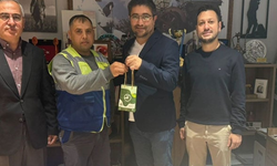 ALTIN KALPLİ TEMİZLİK GÖREVLİSİ! Bursa'da Altın Dolu Çantayı Sahibine Teslim Etti
