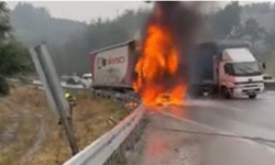 Bursa-Yalova Yolu Dürdane Yokuşu'nda Seyir Halindeki TIR Alev Aldı!