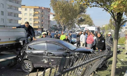 BURSA'DA MAKAS DEHŞETİ! Trafik Magandasının Sebebiyet Verdiği Kaza Kamerada: Yaralılar Var