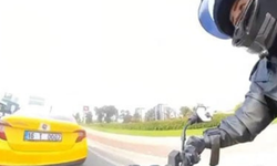 BURSA'DA TRAFİK KAZASI: Dikkatsiz Motosikletli Duramayıp Taksiye Çarptı!