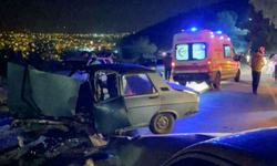 ADANA'DA KORKUNÇ KAZA: İKİ OTOMOBİL KAFA KAFAYA ÇARPIŞTI, 7 YARALI!