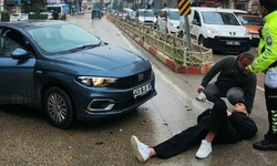 BURSA İNEGÖL’DE KORKUTAN KAZA: OTOMOBİLLE ÇARPIŞAN MOTOSİKLET SÜRÜCÜSÜ YARALANDI