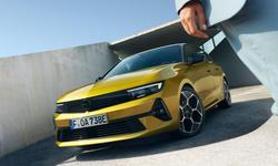 MAKYAJLI YENİ OPEL ASTRA GELİYOR: İLK RESMİ GÖRSELLER YAYINLANDI!