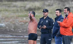 PAPA’NIN ZİYARETİ ÖNCESİ İZNİK GÖLÜ’NDE GÜVENLİK ALARMI! YÜZMEK İÇİN GÖLE GİREN VATANDAŞ EKİPLERİ HAREKETE GEÇİRDİ