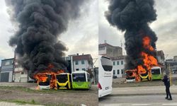 Bursa'da Park Halindeki Otobüsler Alev Alev Yandı