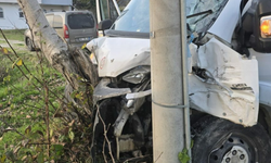 BURSA'DA KORKUNÇ KAZA: İŞÇİ SERVİSİ İLE HAFİF TİCARİ ARAÇ ÇARPIŞTI, 11 YARALI!