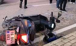 Bursa'da Motosiklet Kadına Çarptı: İki Kişi Yaralandı! Olay Yerine Hızla Sağlık ve Polis Ekipleri Sevk Edildi