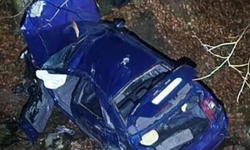 Bursa’da Uçurumdan Yuvarlanan Otomobilden Mucize Kurtuluş: 3 Genç Sağ Çıktı!