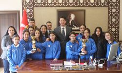 Bursa Davut Zeki Akpınar Ortaokulu'ndan Okul Sporlarında Çifte Başarı