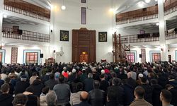 Bursa'da İlk Teravih Namazı Sani Konukoğlu Camii'nde Yoğun İlgi Gördü