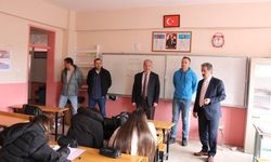 İznik İlçe Milli Eğitim Müdürü Muhammet Asil, Kaynarca İmam Hatip Ortaokulu'nu Ziyaret Etti