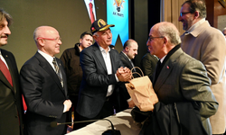 AK Parti Bursa İl Başkanlığı bayramlaşma törenini gerçekleştirdi: Yoğun katılım dikkat çekti