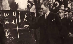 Atatürk’ün yeni harfleri tanıttığı o tarihi fotoğraf Nerede?