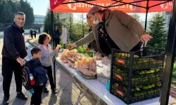 İzmit'ten öğrencilere kek ve mandalina ikramı