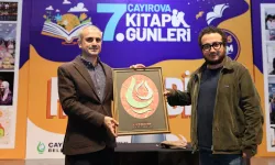 Oytun Erbaş, Çayırovalı sevenleriyle kitap günlerinde buluştu