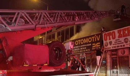 Bursa'da Büyük Yangın! 4 Dükkan Alevlere Teslim Oldu