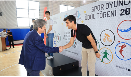 BUÜ Spor Oyunları’nda şampiyonlar kürsüye çıktı