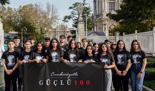 Mercedes-Benz Türk’ün öğrencilerinden  Dolmabahçe Sarayı’na anlamlı ziyaret