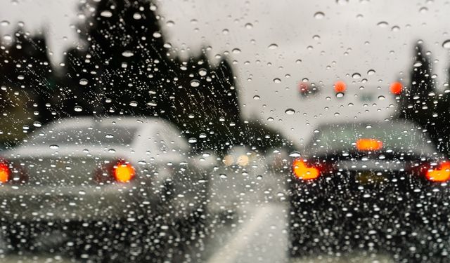 arabam.com soğuk ve yağışlı havalarda güvenli sürüşün püf noktalarını anlattı