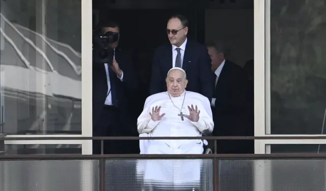 Papa Francis, hastaneden taburcu edildi