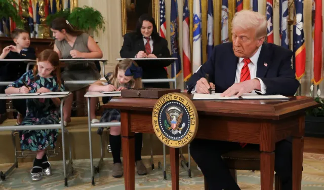 Donald Trump İmzayı Attı: ABD'de Eğitim Bakanlığı Kapatıldı
