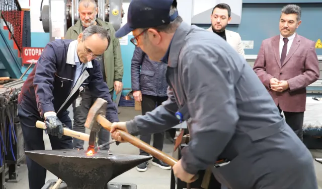 Baharın habercisi için Bursa Tophane MTAL'de demir dövüldü