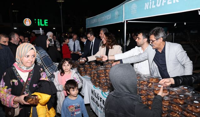 Nilüfer Belediyesi’nden Kadir Gecesi’nden kandil simidi ikramı