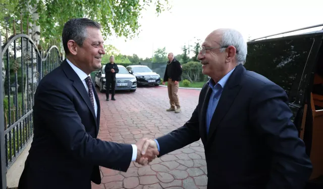 CHP Genel Başkanı Özgür Özel, Kılıçdaroğlu'nu Kongreye Davet Etti mi?