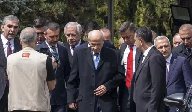 MHP Lideri Bahçeli, 2 ay sonra ilk kez görüntü verdi: Türkeş'in mezarını ziyaret etti