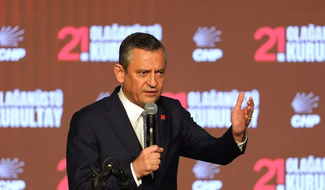CHP'de olağanüstü kurultay: Özgür Özel yeniden genel başkan seçildi