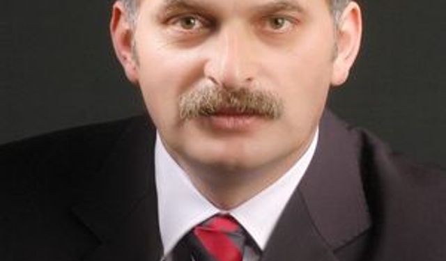 Ali Karadeniz çeşitli kaynaklardan kim olduğuna dair