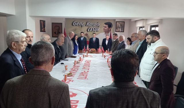Kayyuma Demokrat Bakış! “Çift Kutuplu Siyaset Vatandaşın Bakış Açısını Merkeze Kaydırdı!”