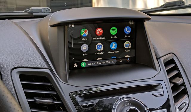 Google’dan Büyük Atılım: Gemini AI Artık Araba, Saat ve Kulaklıklarda!