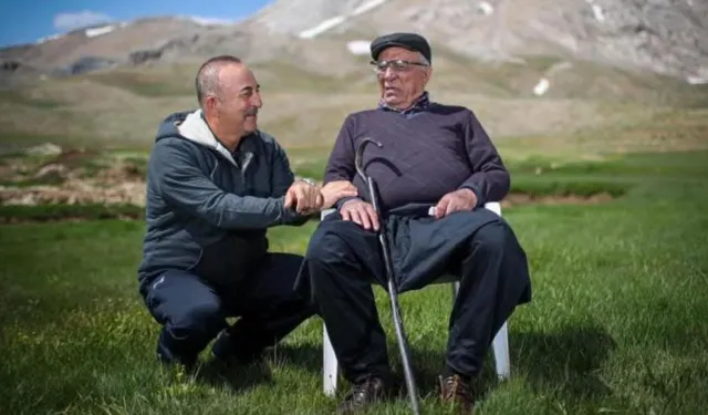 Mevlüt Çavuşoğlu'nun babası vefat etti. Mevlüt Çavuşoğlu ile ilgili merak edilenler.
