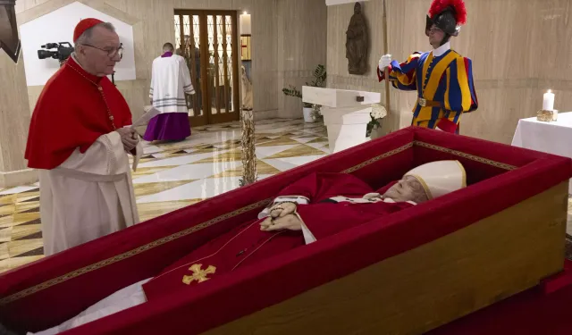Papa Francis'in tabuttaki cenazesi paylaşıldı
