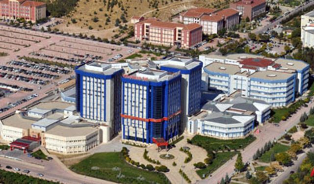 Selçuk Üniversitesi'nde Skandal Mesajlar! Kadın Hastalar Hakkında Yazışan Doktorlar Görevden Uzaklaştırıldı
