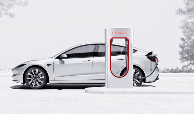 2025 Tesla Model Y Tanıtıldı! Türkiye’ye Ne Zaman Gelecek?